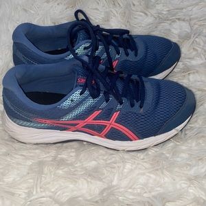 Size 10 women’s ASICS gym shoes